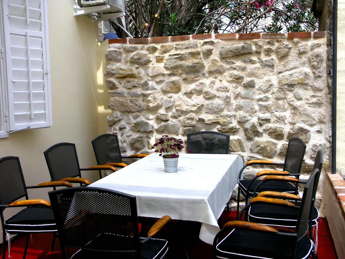 Holiday Home Lija Center ラブ エクステリア 写真